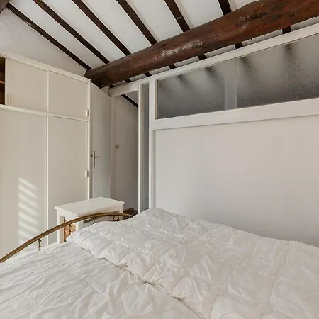 Appartement Charming Beachside Retreat In *